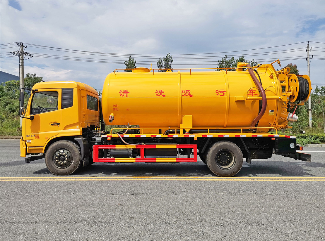 東風(fēng)天錦15方清洗吸污車 一體罐外觀